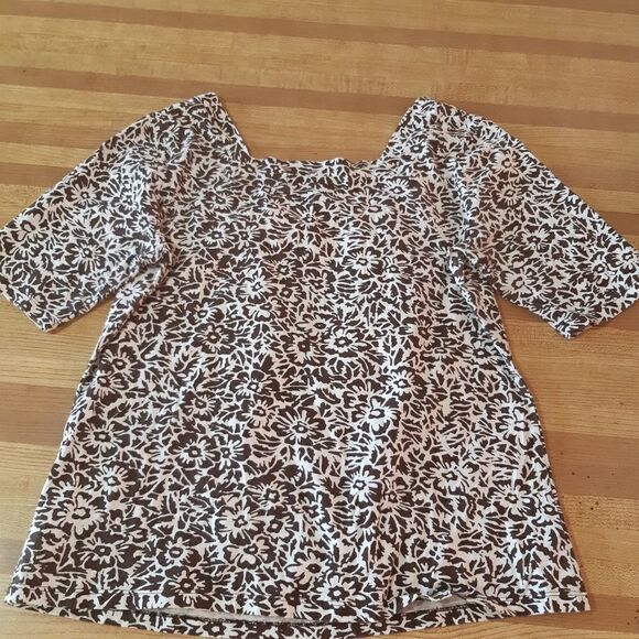 Liz Claiborne Short Sleeve Floral Top - Picture 9 of 9